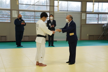 福田大和さん激励金贈呈式