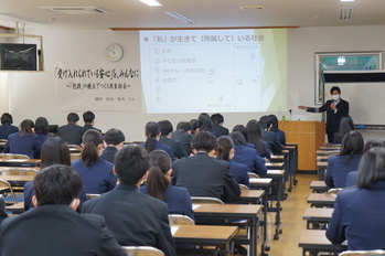 ３年生人権・同和教育講演会